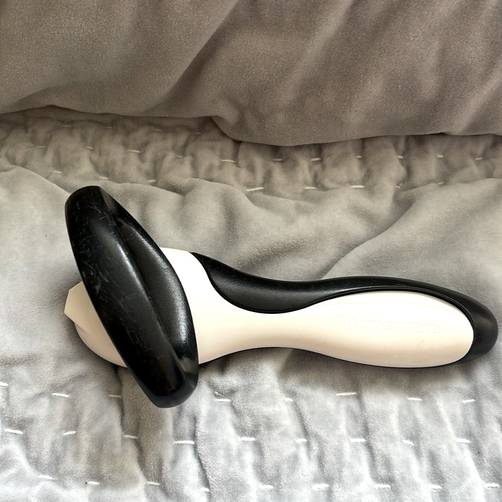 Tupperware can opener black & white